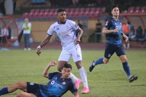 Hà Nội FC ngược dòng thắng Bình Định trên sân Hàng Đẫy