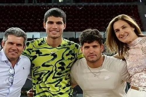 Giành được 2,35 triệu Bảng tiền thưởng, tân vương Wimbledon 2023 vẫn sống cùng cha mẹ trong căn hộ bình dân