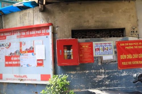 Hà Nội: Sợ mất trộm, hộp đựng đồ cứu hỏa ở khu dân cư trong cảnh 'khóa chặt'