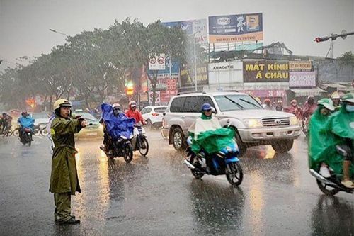 Công an Hà Nội khuyến cáo người dân hạn chế ra đường khi bão số 1 đổ bộ