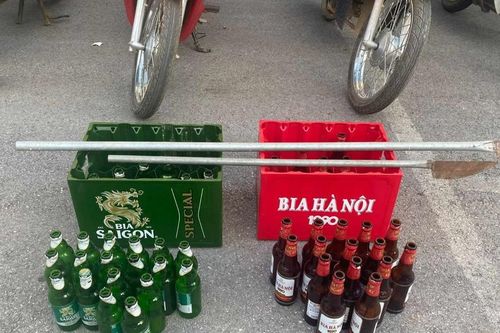 Nhóm thanh niên 'choai choai' nửa đêm cầm dao phóng lợn đi giải quyết mâu thuẫn