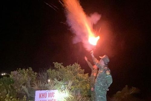Cô Tô đưa hơn 8.000 khách vào bờ, bắn pháo hiệu kêu gọi tàu thuyền tránh trú bão