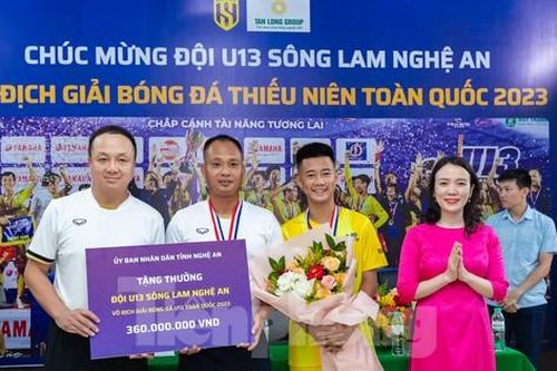 Tỉnh Nghệ An trao thưởng lớn cho U13 Sông Lam Nghệ An