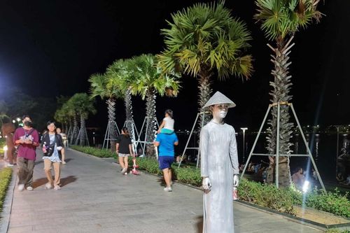 Nỗi lòng khó nói của nữ nhân tượng ở Huế khi bị khách quấy rối