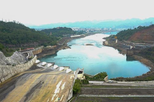 Nước ồ ạt về, thủy điện tăng phát điện chờ đón lũ