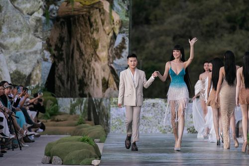 BST Brilliant Charm mở màn đêm diễn Vietnam Beauty Fashion Fest 4