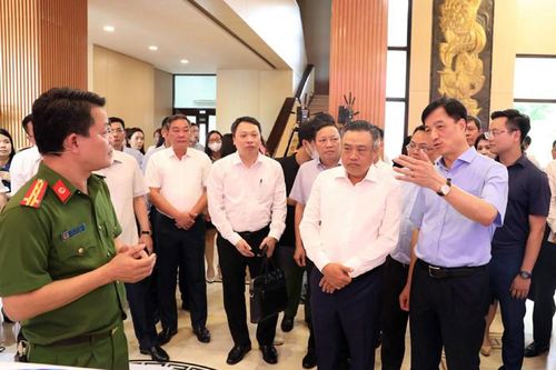 Chủ tịch Hà Nội yêu cầu cán bộ thay đổi cách tiếp cận về chuyển đổi số