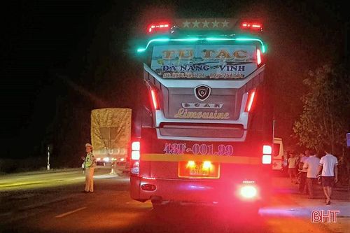 Đi bộ ngang qua quốc lộ 1, người đàn ông bị xe khách tông tử vong