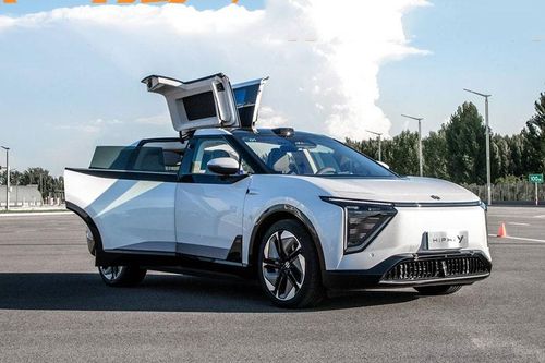 Xe điện đẹp như mơ, công suất 331 mã lực, phạm vi hoạt động 810 km/lần sạc, giá gần 1,1 tỷ đồng