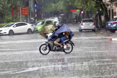 Ứng phó bão số 1: Hà Nội khuyến cáo người dân hạn chế sử dụng cầu trên cao