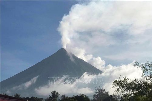 Philippines: Hơn 1.600 người sơ tán vì núi lửa đã bị nhiễm trùng hô hấp cấp