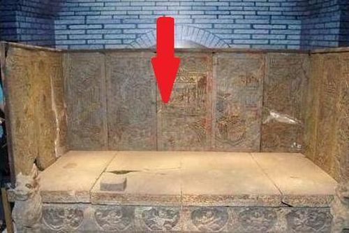 Năm 1982, tìm thấy 17 phiến đá lạ, 30 năm sau chuyên gia khóc lớn vì sự thật bất ngờ