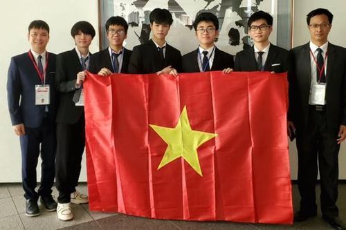 Học sinh Việt Nam đạt 2 huy chương vàng Olympic Vật lý quốc tế 2023