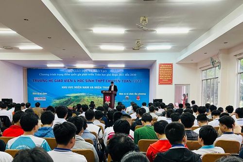 Gia Lai: 255 giáo viên và học sinh tham gia Trường hè Toán học