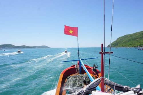 Theo cờ Tổ quốc vươn khơi Kỳ 1: Cùng ngư dân bám biển
