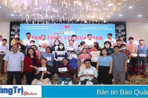 Trao tặng 120 suất quà cho trẻ mồ côi, người khuyết tật