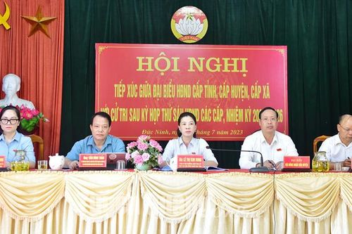 Đồng chí Phó Bí thư Thường trực Tỉnh ủy, Chủ tịch HĐND tỉnh Lê Thị Kim Dung tiếp xúc cử tri huyện Hàm Yên