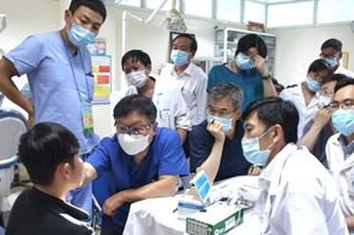 Phối hợp phẫu thuật cho bệnh nhi bị dị tật khe hở môi, vòm họng
