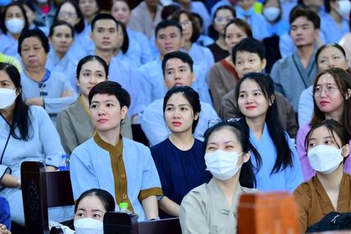 Hơn 2.000 Phật tử tham gia khóa tu 'Ngày an lạc' tại chùa Giác Ngộ