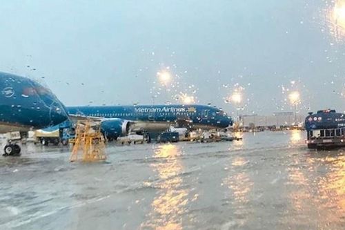 Hàng không điều chỉnh lịch bay tránh bão Talim