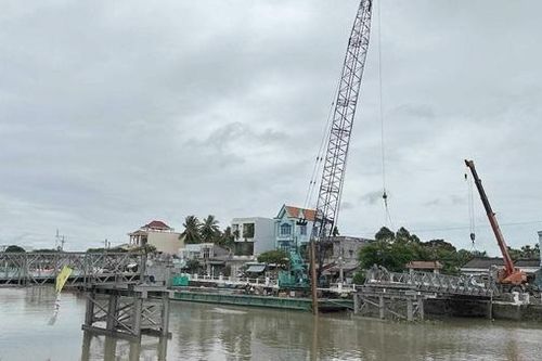 Cầu tạm bị sập do thử tải gấp nhiều lần thiết kế