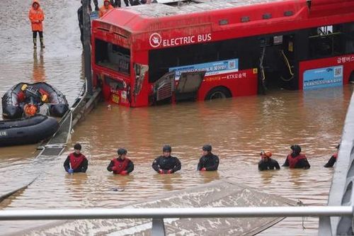 Thiên tai, bão lụt đe dọa nhiều nơi trên thế giới