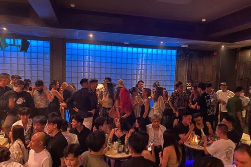 TPHCM: Phát hiện nhiều 'dân chơi' dương tính ma túy, thu giữ nhiều bình khí cười