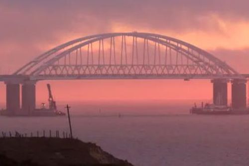 Nga cáo buộc Ukraine đứng sau vụ tấn công trên cầu Crimea khiến 2 người chết