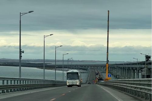 Một phần cầu Crimea bị phá hủy