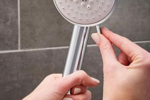 Cách sửa vòi hoa sen bị tắc đơn giản mà không tốn kém