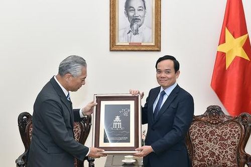 Phó Thủ tướng mong Tập đoàn Fast Retailing tăng học bổng cho sinh viên Việt Nam