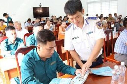 Cảnh sát biển đồng hành với ngư dân: Giúp ngư dân Đất Đỏ vươn khơi đúng pháp luật