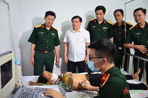 Học viện Quân y khám bệnh, cấp phát thuốc miễn phí, tặng quà tại huyện Vĩnh Tường, tỉnh Vĩnh Phúc