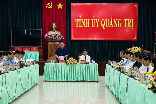 Chủ tịch Quốc hội Vương Đình Huệ làm việc tại Quảng Trị