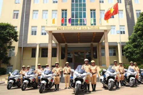 Công an các địa phương tiếp nhận siêu mô-tô phục vụ công tác dẫn đoàn