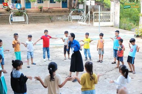 Mang tinh thần học ngoại ngữ đến bản làng