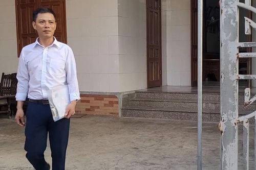 Trưởng thôn 46 tuổi thi đậu tốt nghiệp THPT 2023