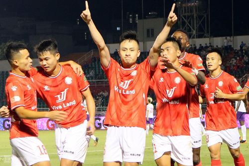 Câu lạc bộ TP HCM 'chơi lớn' với cổ động viên