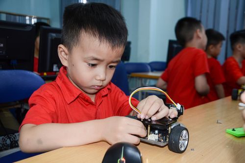 Sân chơi lập trình robot ở vùng khó