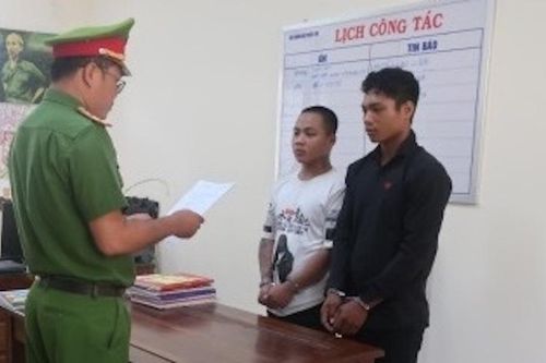 Đánh ghen giúp bạn, dùng dao chém người