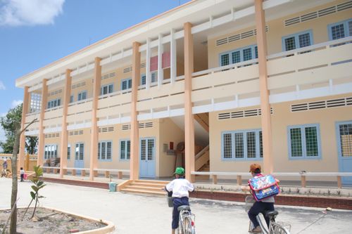 Linh hoạt gỡ khó sửa chữa, xây dựng trường lớp