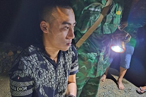 Bắt đối tượng vượt biên đánh bạc, tàng trữ ma túy trái phép