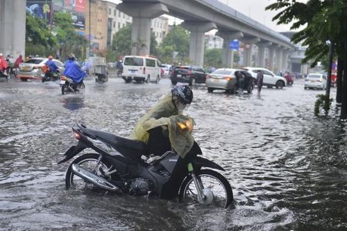 Hà Nội: Khuyến cáo chủ phương tiện di chuyển an toàn trong mùa mưa bão