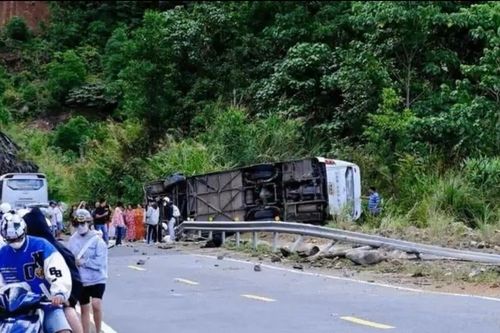 Khánh Hòa: Vụ tai nạn đặc biệt nghiêm trọng lật xe khách khiến 13 người thương vong