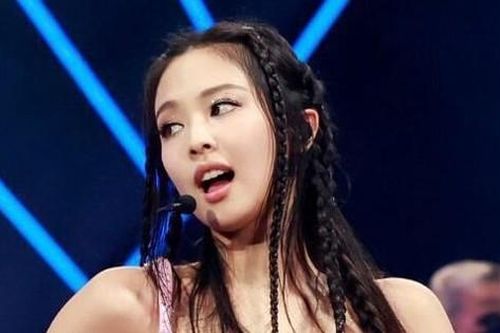 Muôn kiểu lý do để bán lại vé BlackPink: Bận đột xuất, được tặng vé