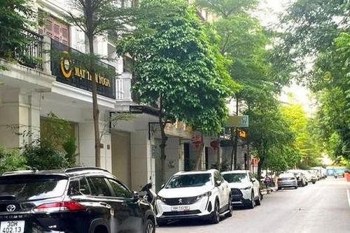 Thí điểm cấp phép trông giữ ô tô tại 4 vị trí quanh khu nhà ở 90 Nguyễn Tuân