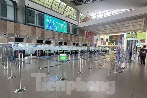 Hình ảnh sân bay Nội Bài 'cửa đóng, then cài' tránh bão số 1 đổ bộ