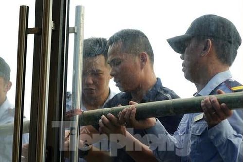 Cận cảnh ngư dân Đồ Sơn gia cố tàu cá, ki-ốt chống bão Talim