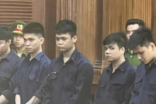 Hung hăng chém người, 4 anh em ruột cùng đi 'bóc lịch'