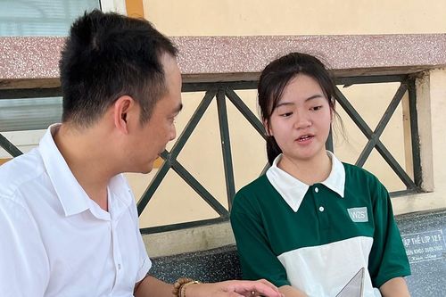 Thủ khoa thi tốt nghiệp ở Nghệ An: 'Nhà làm ruộng, không có điều kiện học thêm'